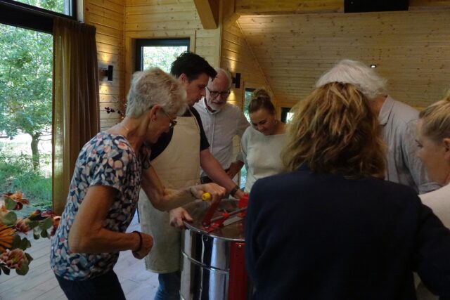 Eerste honing geoogst op Mepperdennen
